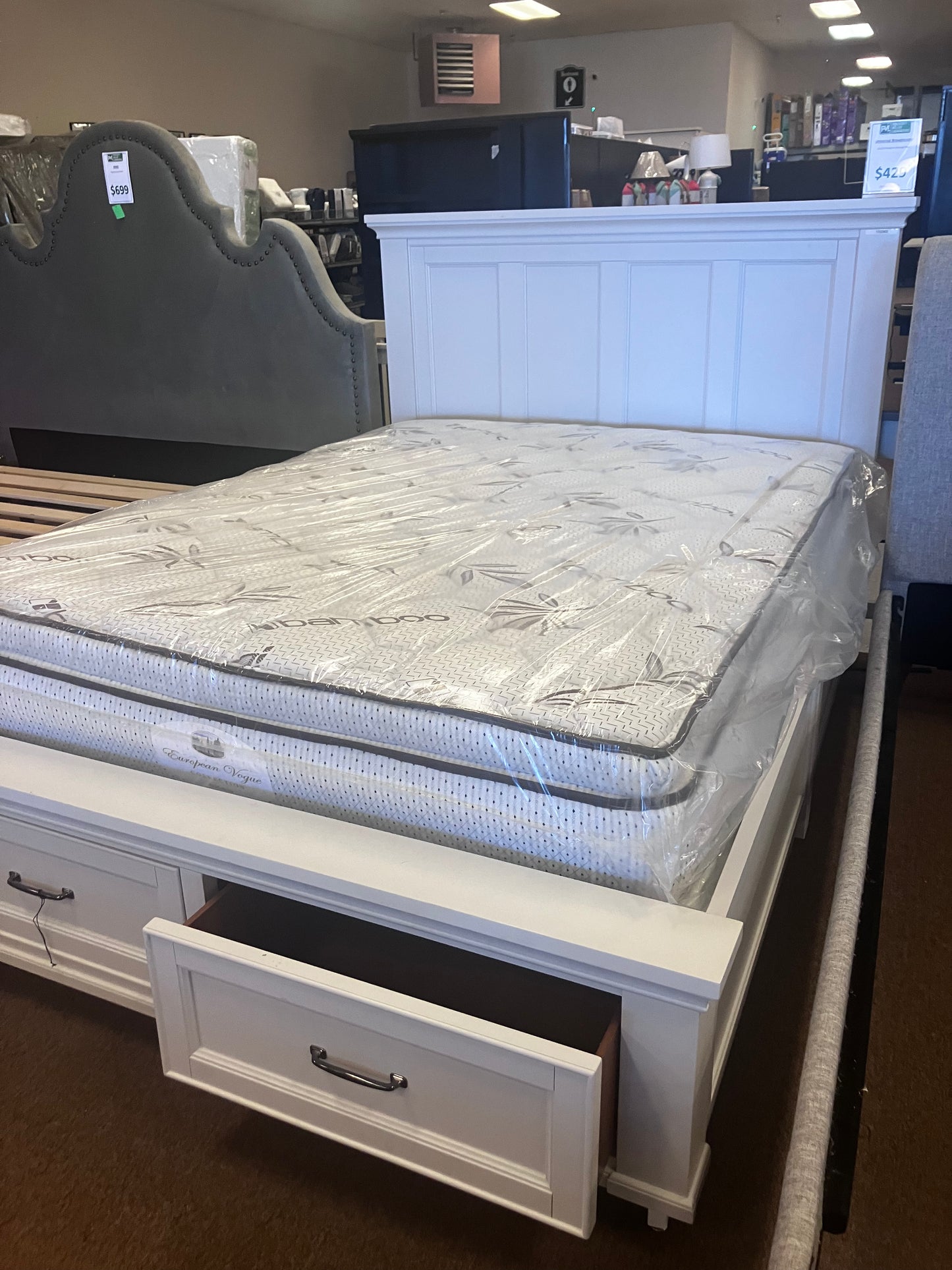 *Robbinsdale Queen Panel Bed with 2 Storage Drawers