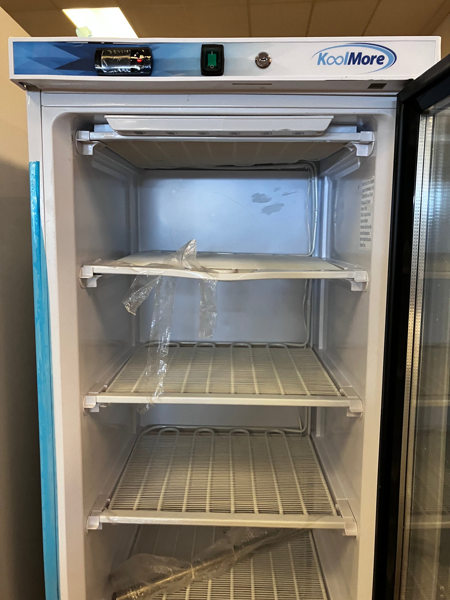 *12 Cu. ft. Commercial Freezer with Glass Door i