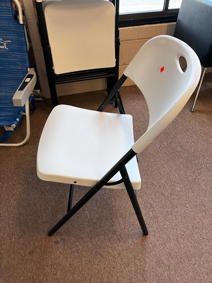 *White Folding Chair 46 x 53 x 86 cm